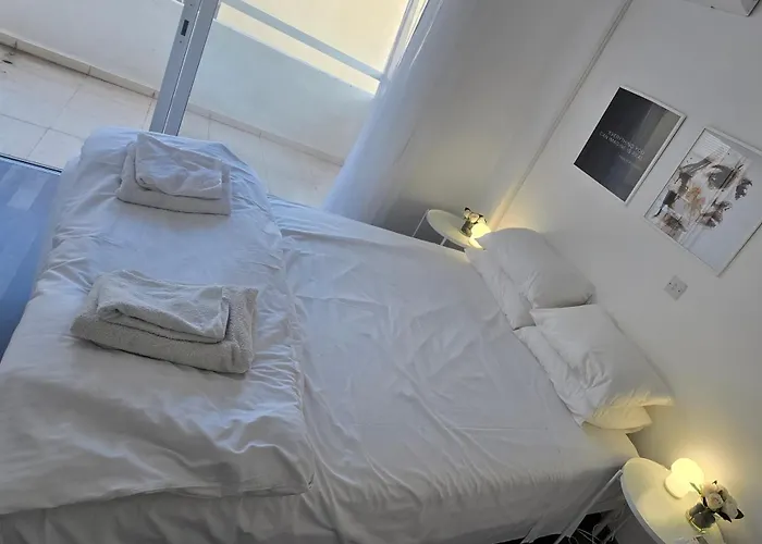 Executive 2br Spacious , Center, 2 Balconies, Ideal Business - Supercentro!