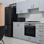 Lejlighed Executive 2br Spacious , Center, 2 Balconies, Ideal Business - Supercentro!