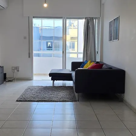 Executive 2br Spacious , Center, 2 Balconies, Ideal Business - Supercentro! Lägenhet Limassol