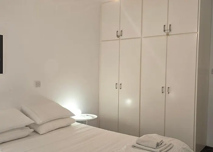 Executive 2br Spacious , Center, 2 Balconies, Ideal Business - Supercentro! Lägenhet Limassol