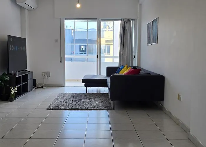 Executive 2br Spacious , Center, 2 Balconies, Ideal Business - Supercentro! Lägenhet Limassol