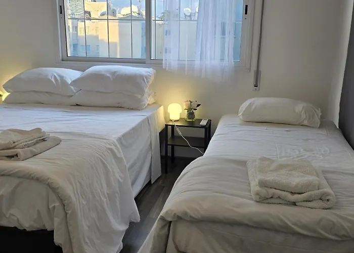 Executive 2br Spacious , Center, 2 Balconies, Ideal Business - Supercentro!